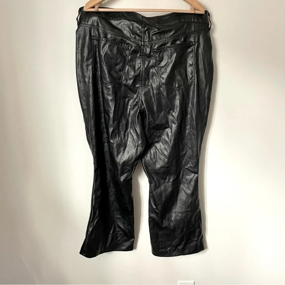 Old Navy Higher High-Waisted Faux-Leather Cropped Flare Pants for Women - Picture 4 of 7
